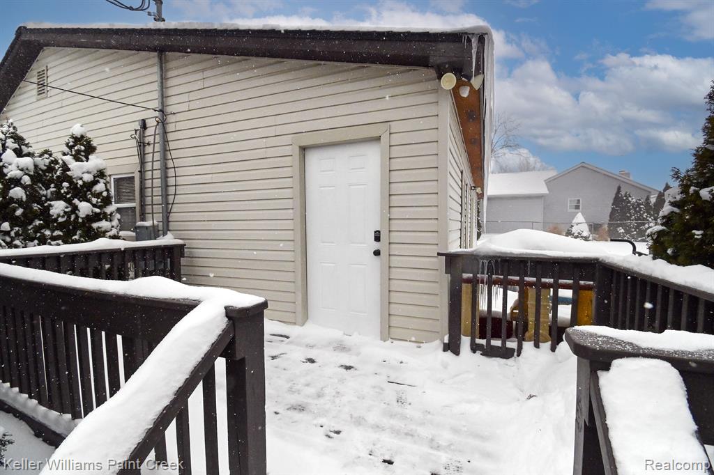 635 JOSLYN Road, Lake Orion, MI 48362 — Photo 26