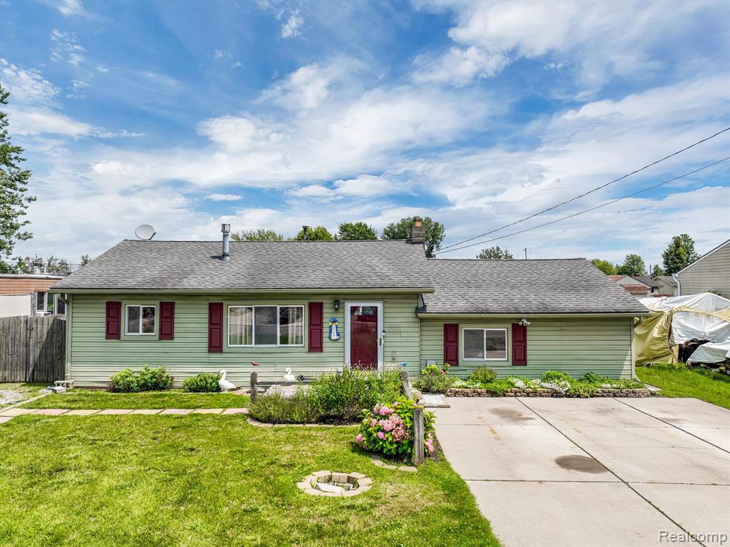 7321 BEALANE Road, Clay, MI 48001 — Photo 2