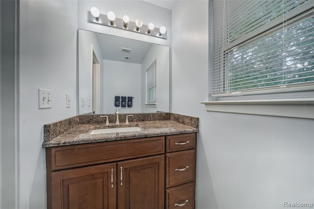870 Huntclub Boulevard, Auburn Hills, MI 48326 — Photo 23