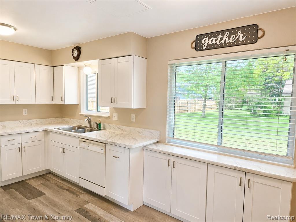405 Terrace Drive, Flushing, MI 48433 — Photo 6