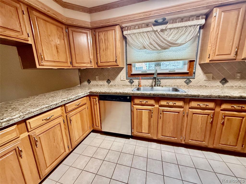 7411 N Farmington Road, Westland, MI — Photo 4