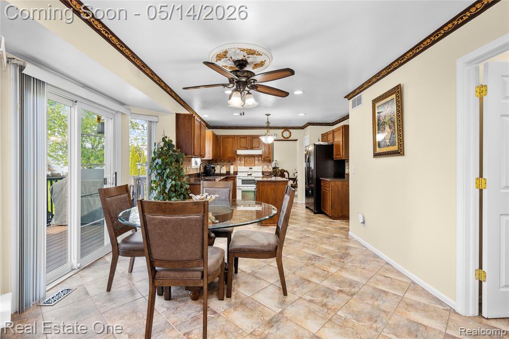865 Drakeshire Drive, Commerce Twp, MI 48390 — Photo 32