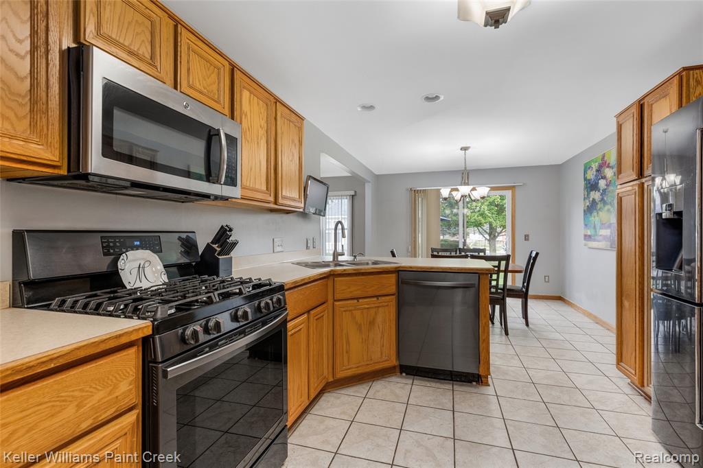 54690 Shady Creek Drive, New Baltimore, MI 48047 — Photo 16