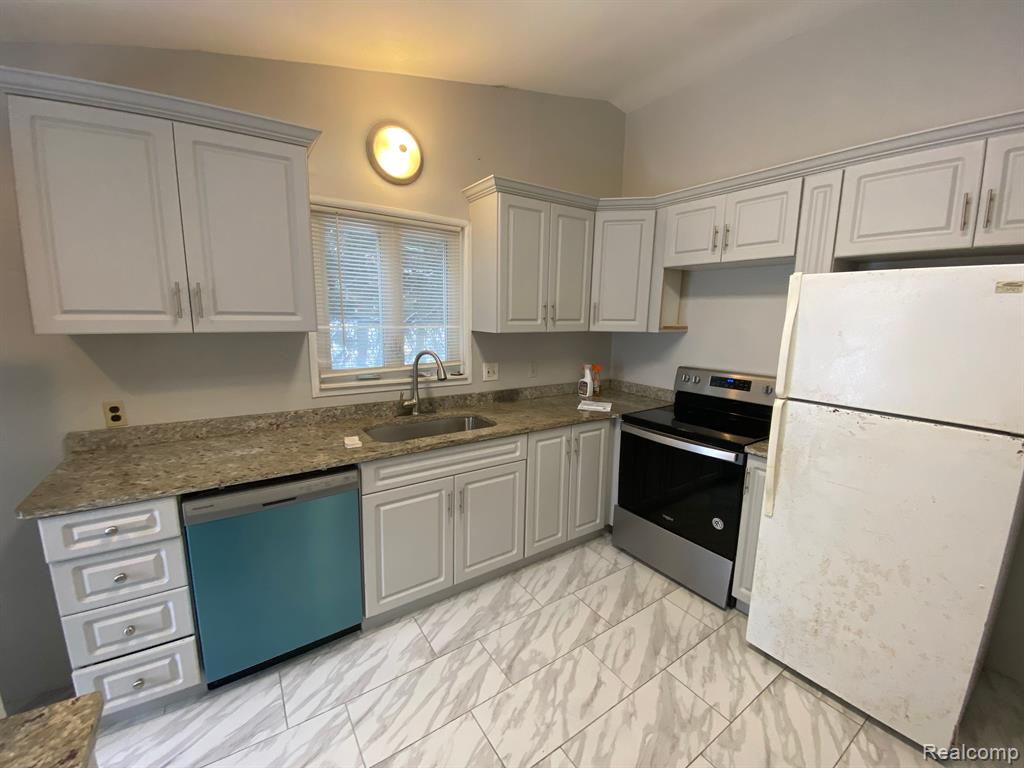 5108 MICHAEL Street, Dearborn Heights, MI 48125 — Photo 6