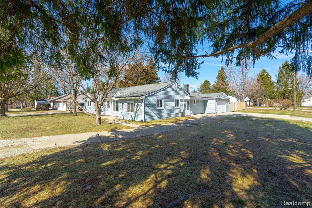 6460 Hermana Road, West Bloomfield, MI 48324 — Photo 24