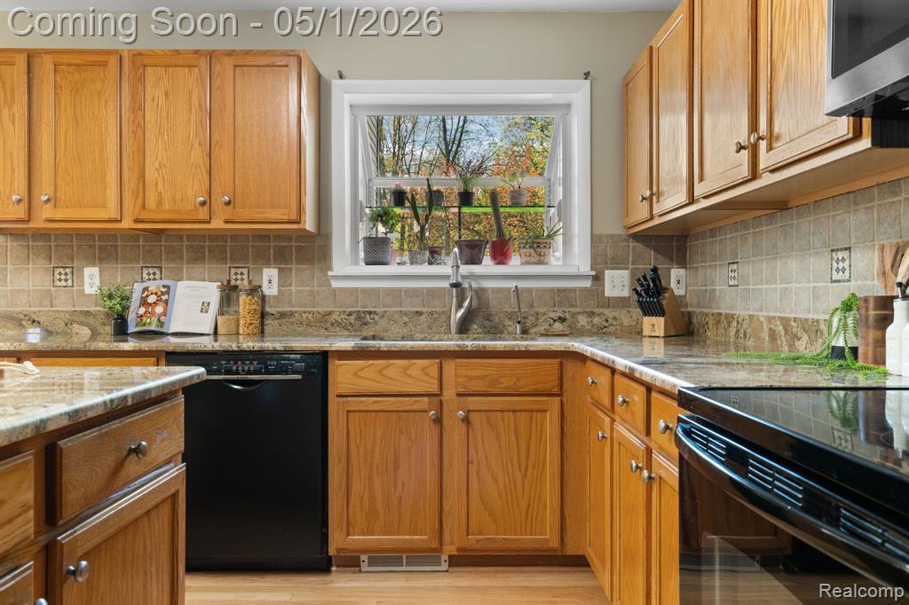 1861 Twin Sun Circle, Walled Lake, MI 48390 — Photo 38