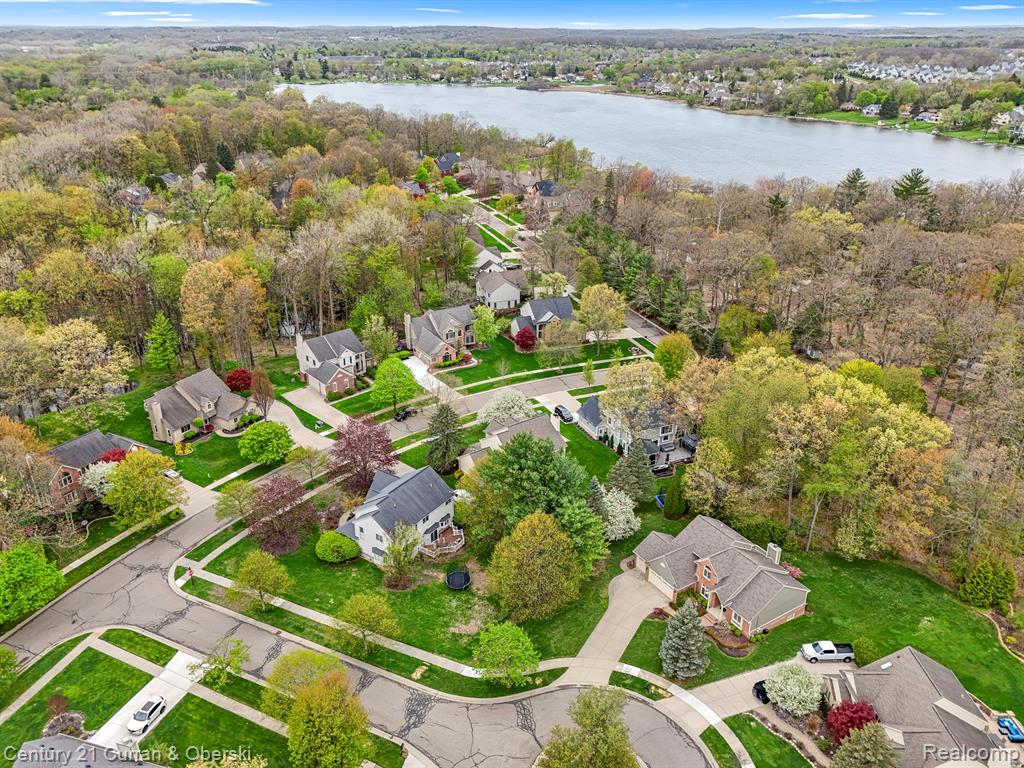 1424 Woodbridge Lane, Wixom, MI 48393 — Photo 76