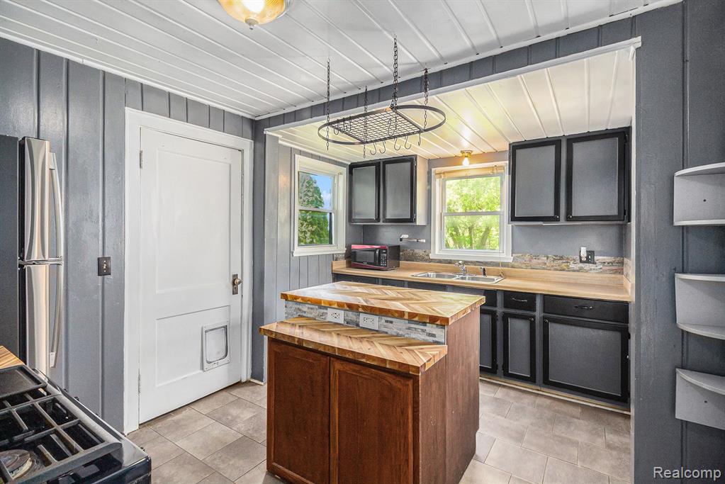 416 W CAROLINE Street, Fenton, MI 48430 — Photo 4