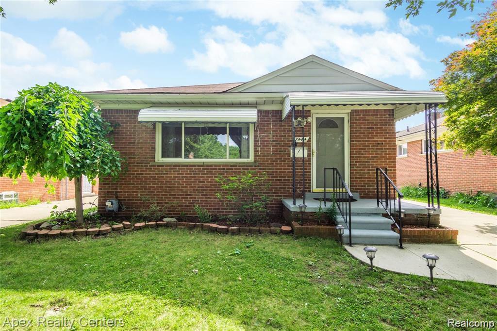 8444 Nightingale Street, Dearborn Heights, MI 48127