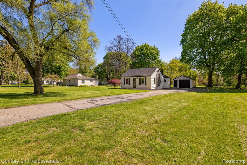 2830 Deland Road, Waterford, MI 48329 — Photo 31