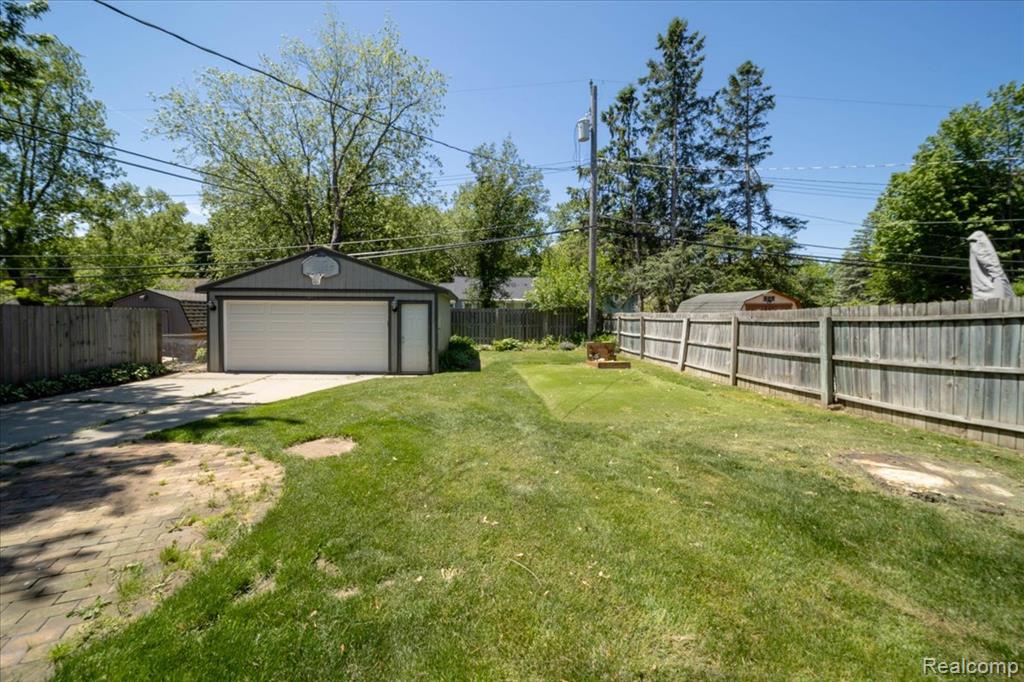 2363 Darnell Street, Wolverine Lake, MI 48390 — Photo 15