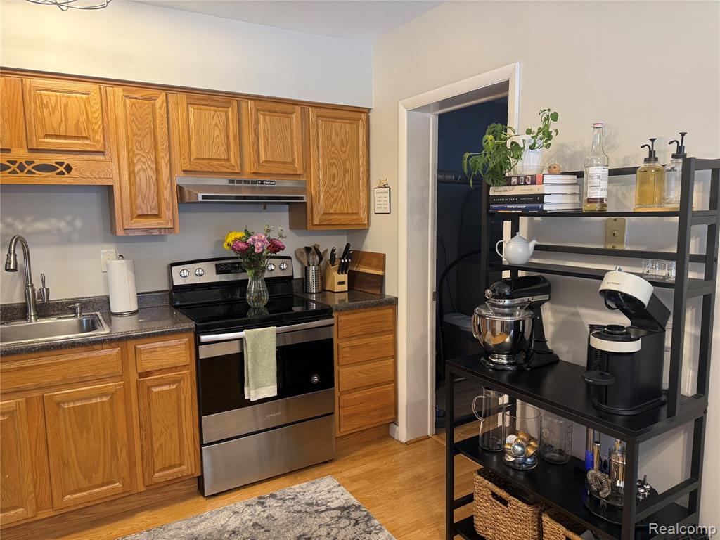 4430 Green Lake Road, West Bloomfield, MI 48323 — Photo 5