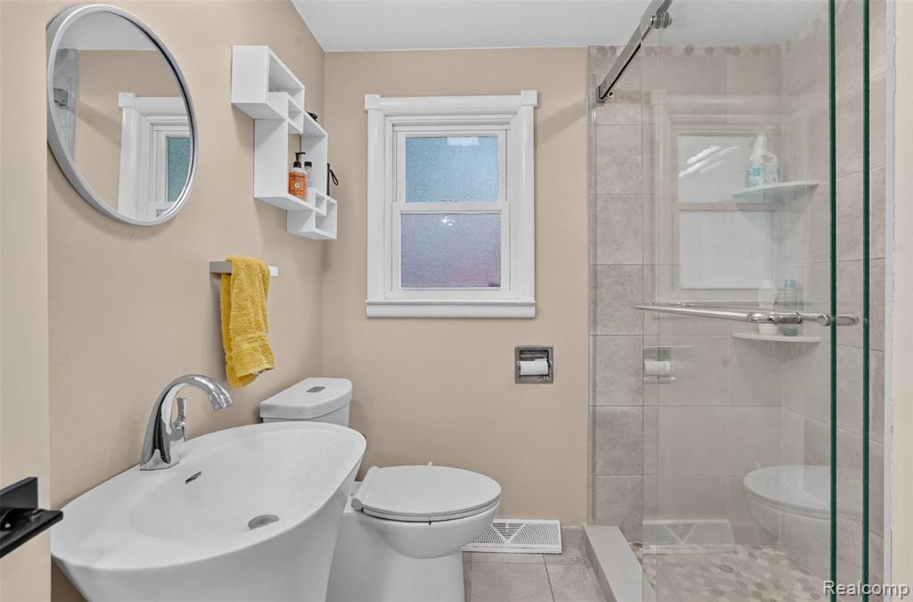 420 N Main Street, Almont, MI 48003 — Photo 26