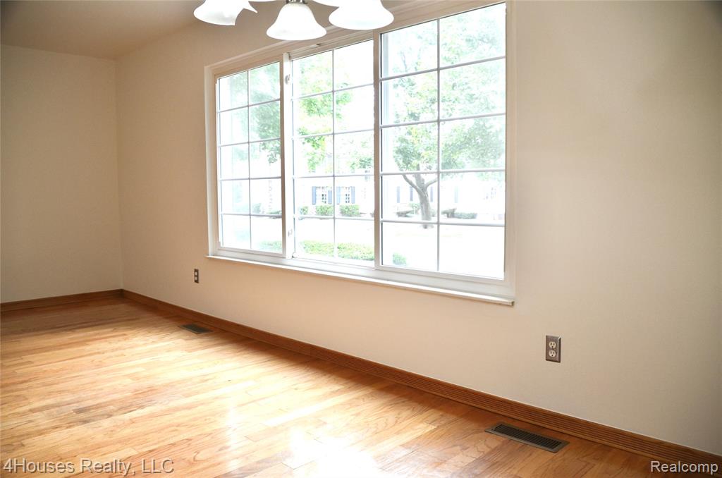 737 E Fox Hills Drive, 180, Bloomfield Hills, MI 48304 — Photo 8
