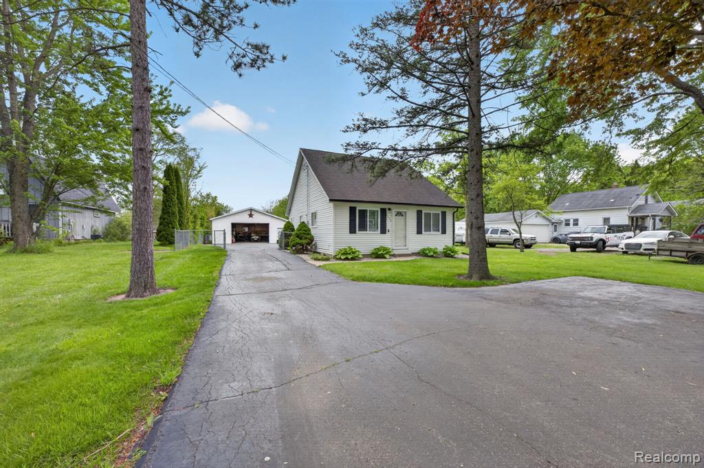 6354 Lapeer Road, Burton, MI 48509 — Photo 6