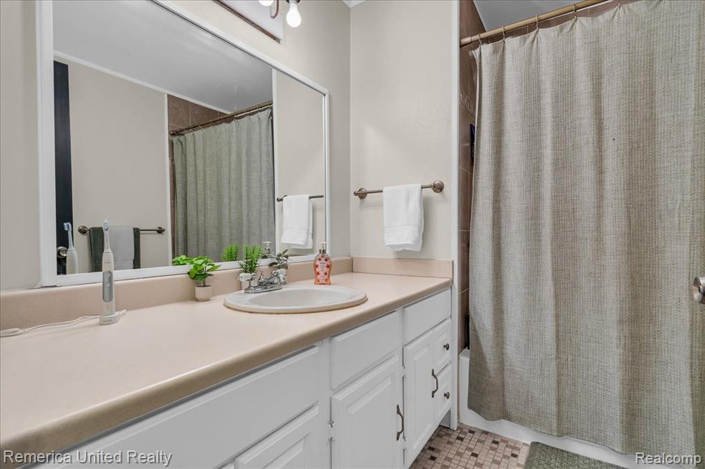 43488 LAURELWOOD, Canton, MI 48187 — Photo 17