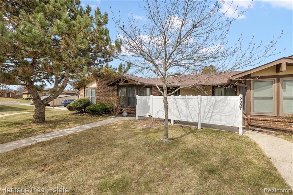2855 ROUNDTREE Drive, APT 104 L, Troy, MI 48083 — Photo 26