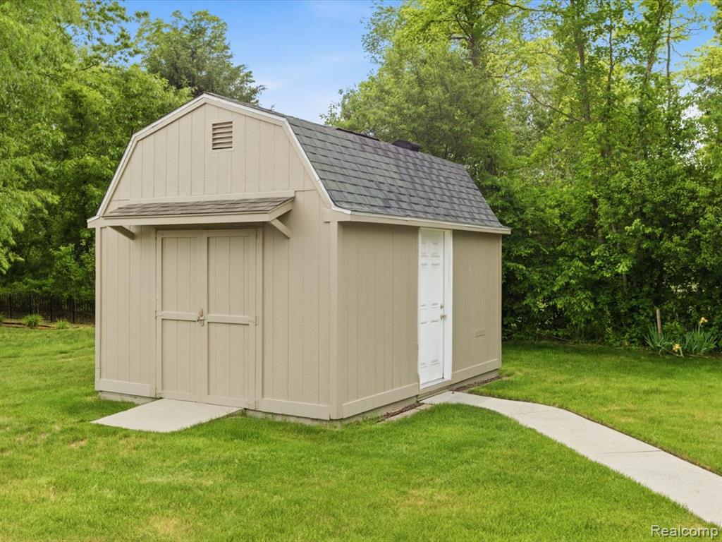 4305 Juniper Lane, Port Huron, MI 48060 — Photo 35