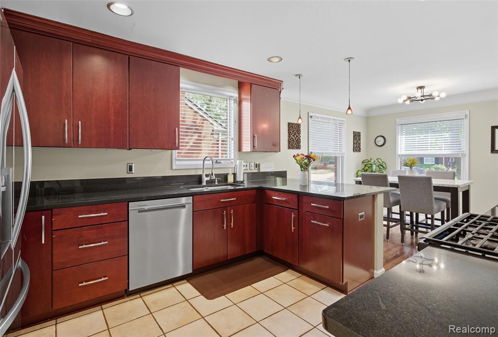 10554 Nadine Avenue, Huntington Woods, MI — Photo 14