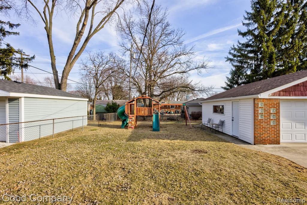9062 SHANNON Drive, Sterling Heights, MI 48314 — Photo 38
