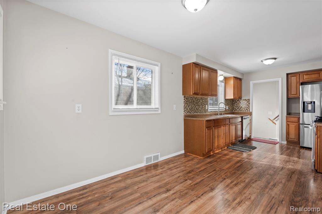 4114 Lincoln Boulevard, Dearborn Heights, MI 48125 — Photo 9