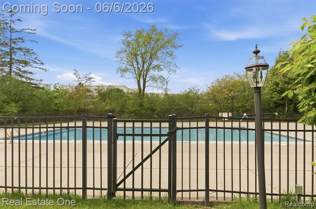 23910 Trailwood Court, 82, Bingham Farms, MI 48025 — Photo 44