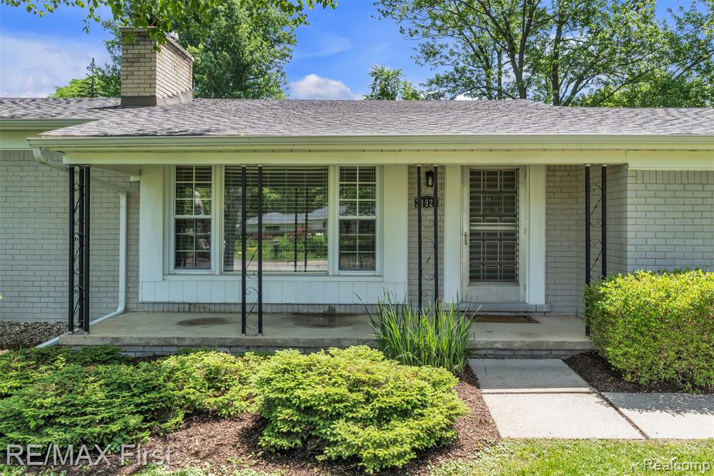 31923 Bella Vista Drive, Farmington, MI 48334 — Photo 2