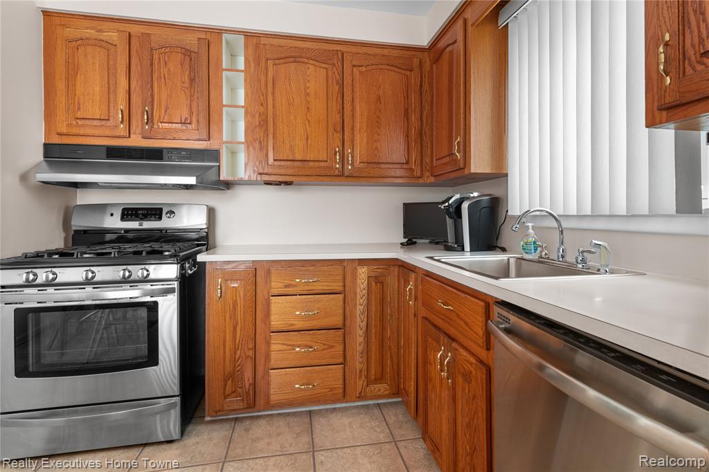 4611 E 13 Mile Road, Warren, MI 48092 — Photo 8