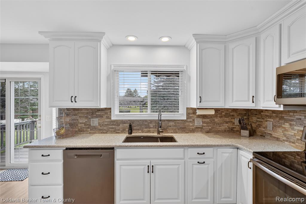 480 NAIRN Circle, Highland, MI — Photo 16