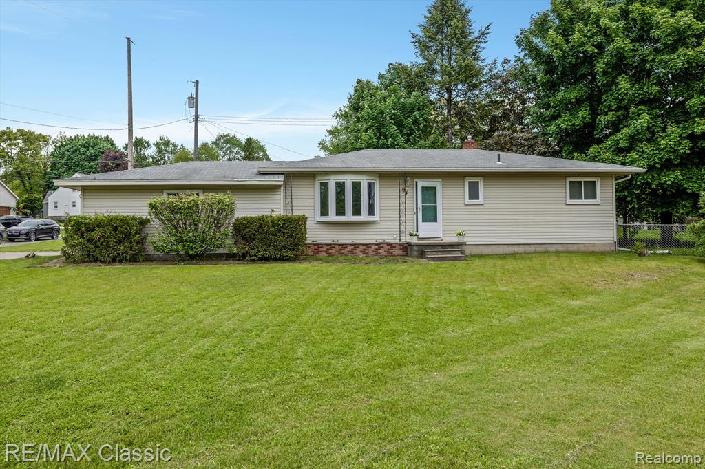 94 CRESCENT LAKE Road, Waterford, MI 48327 — Photo 36