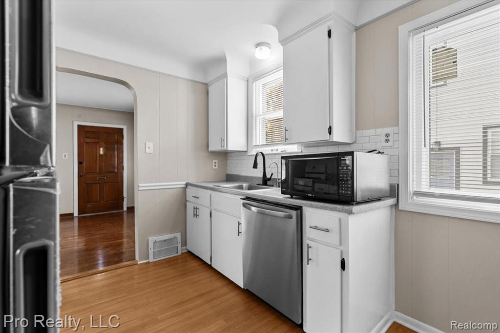715 N Altadena Avenue, Royal Oak, MI 48067 — Photo 8