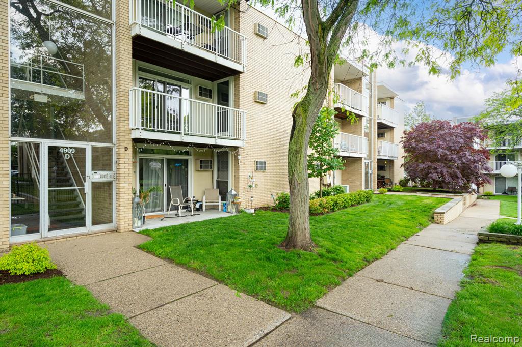 4909 Crooks Road, D4, Royal Oak, MI 48073 — Photo 21