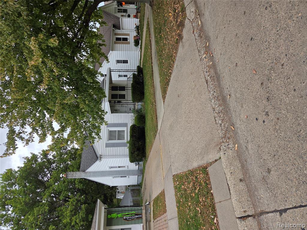 2138 Ridgemont Road, Grosse Pointe Woods, MI 48236 — Photo 2
