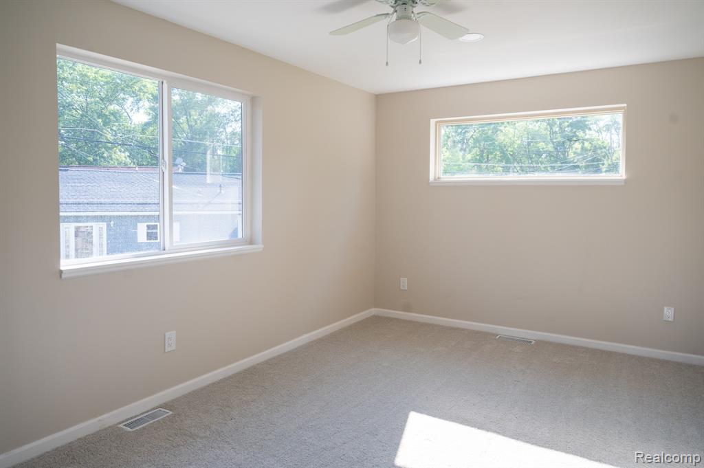 375 Lamothe Drive, Waterford, MI 48327 — Photo 15