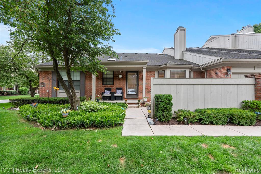 7208 Green Farm Road, 154, West Bloomfield, MI — Photo 4