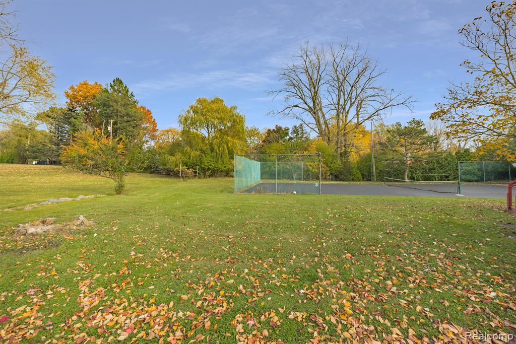 5731 FARMINGTON Road, West Bloomfield, MI — Photo 40