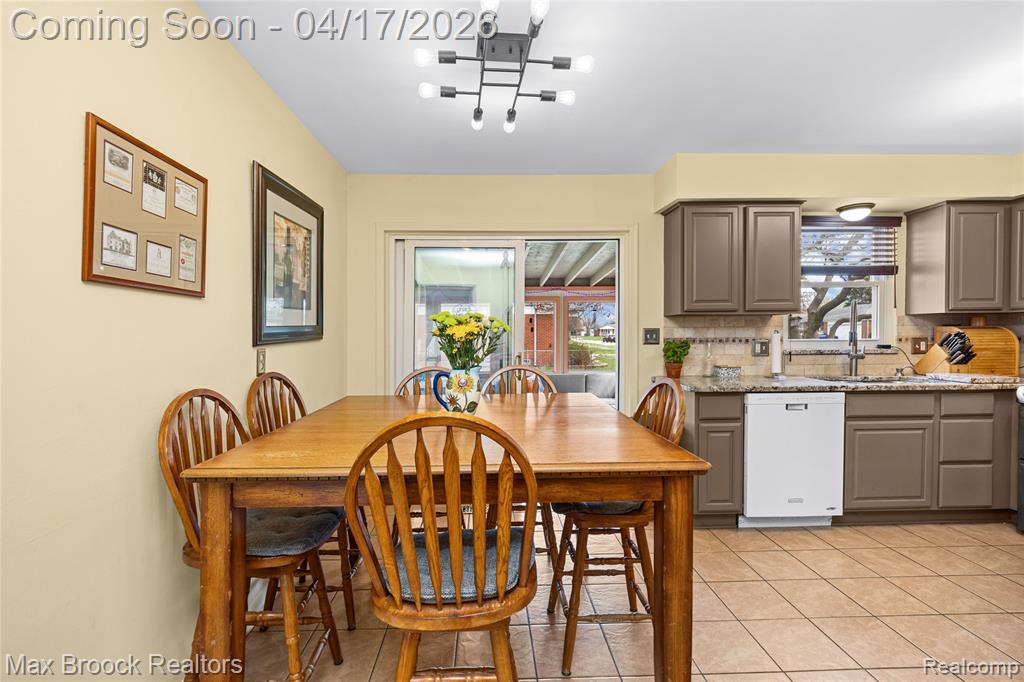 27916 Walker Avenue, Warren, MI 48092 — Photo 5