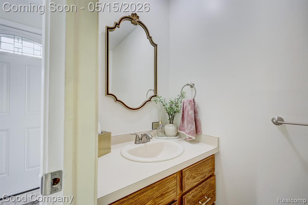 2370 Lansbury Drive, Waterford, MI 48329 — Photo 29