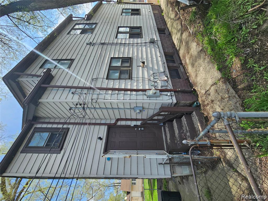8033 JACKSON Avenue, Warren, MI 48089 — Photo 12