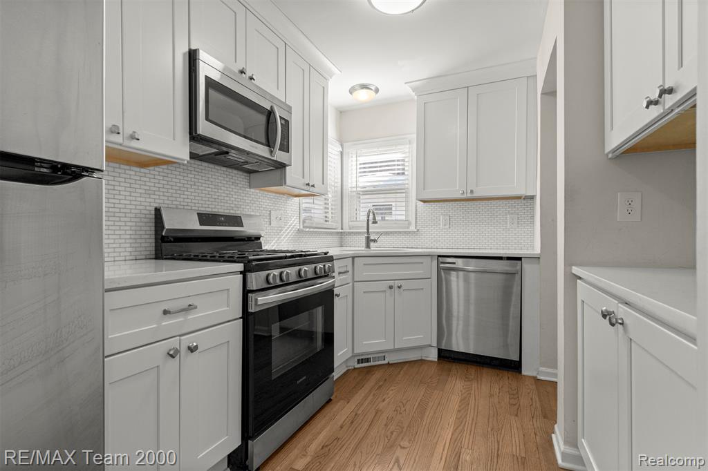 2076 Thomas Avenue, Berkley, MI 48072 — Photo 18