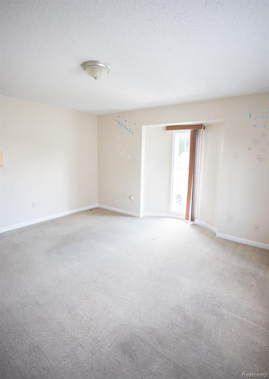 5881 NANEVA, West Bloomfield, MI — Photo 47
