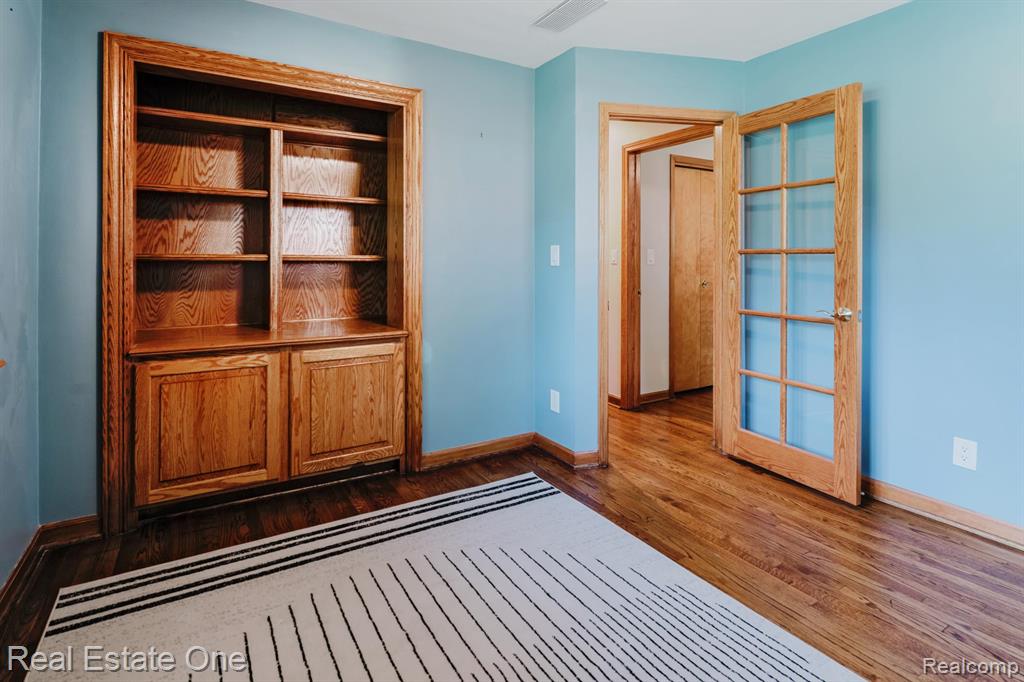 454 Lesdale Drive, Troy, MI 48085 — Photo 18