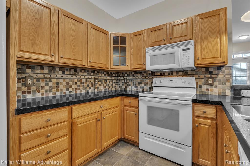 276 Constitution Street, Canton, MI 48188 — Photo 8