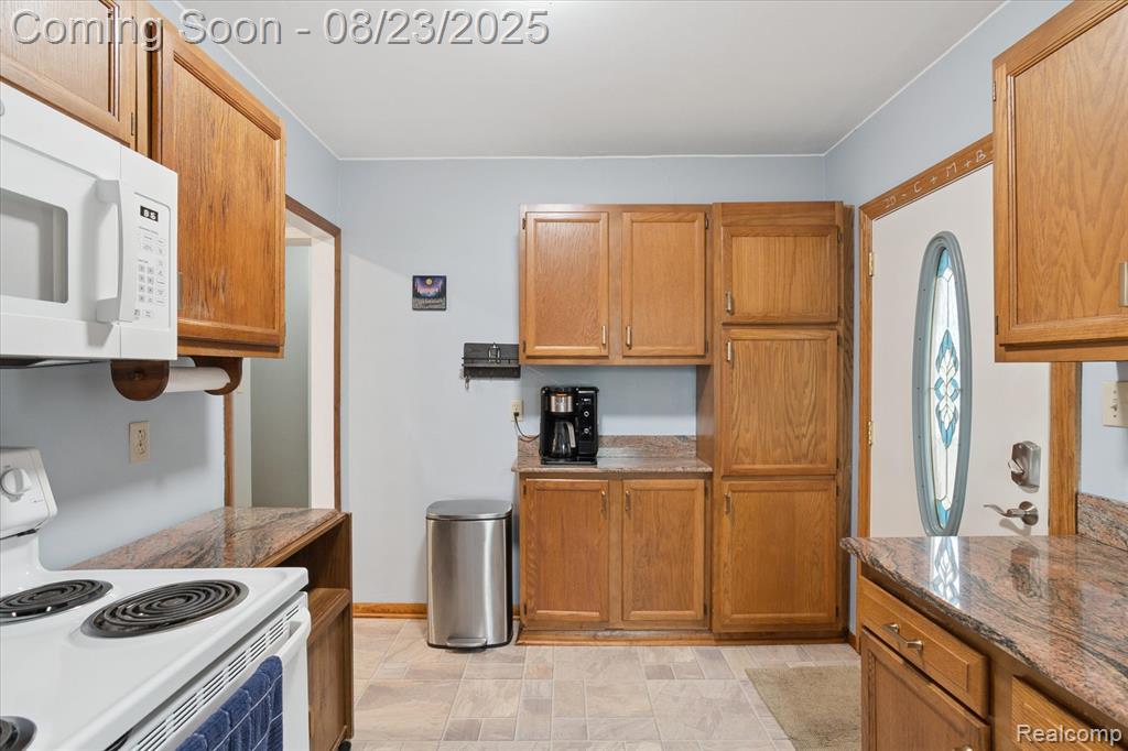 9037 Buckingham Street, White Lake, MI — Photo 17