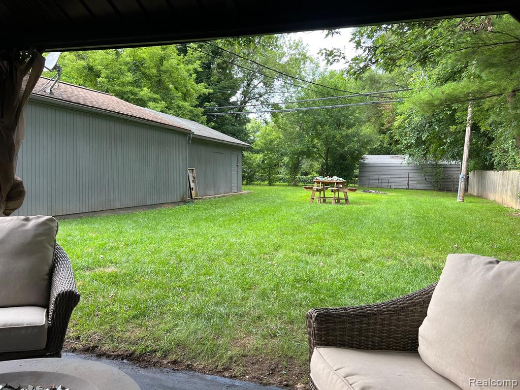 5160 HATCHERY Road, Waterford, MI 48329 — Photo 9