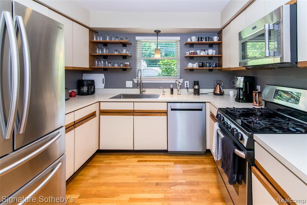 576 Ten Point Drive, Rochester Hills, MI 48309 — Photo 3
