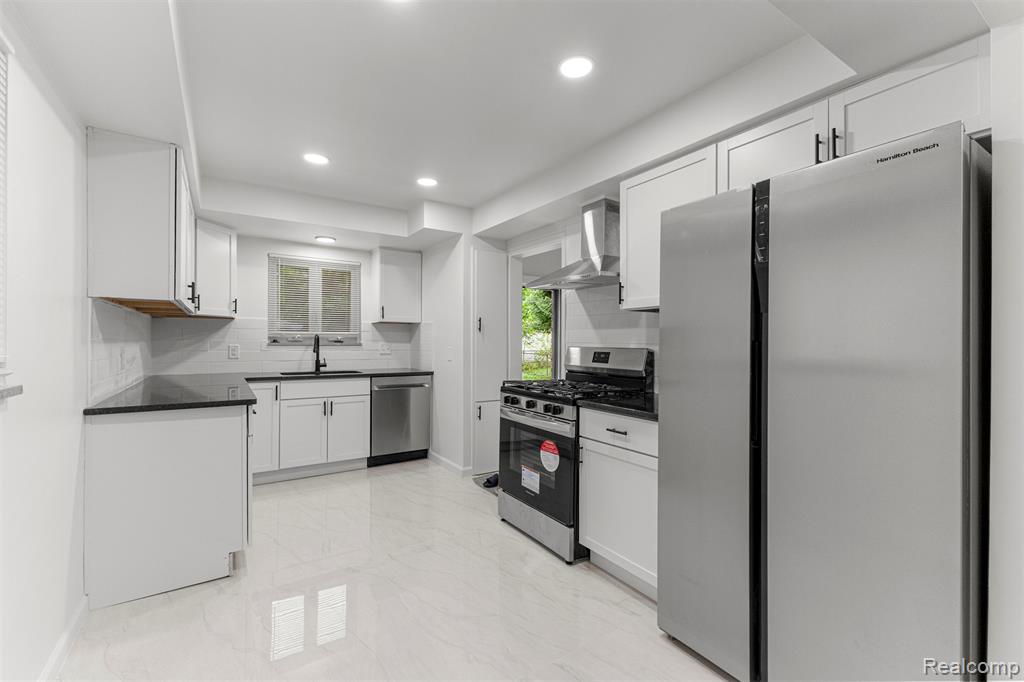 9983 Hemingway, Redford, MI 48239 — Photo 11