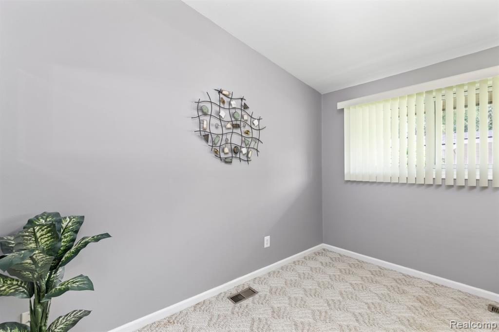 2159 HELMSFORD Drive, Wolverine Lake, MI 48390 — Photo 25