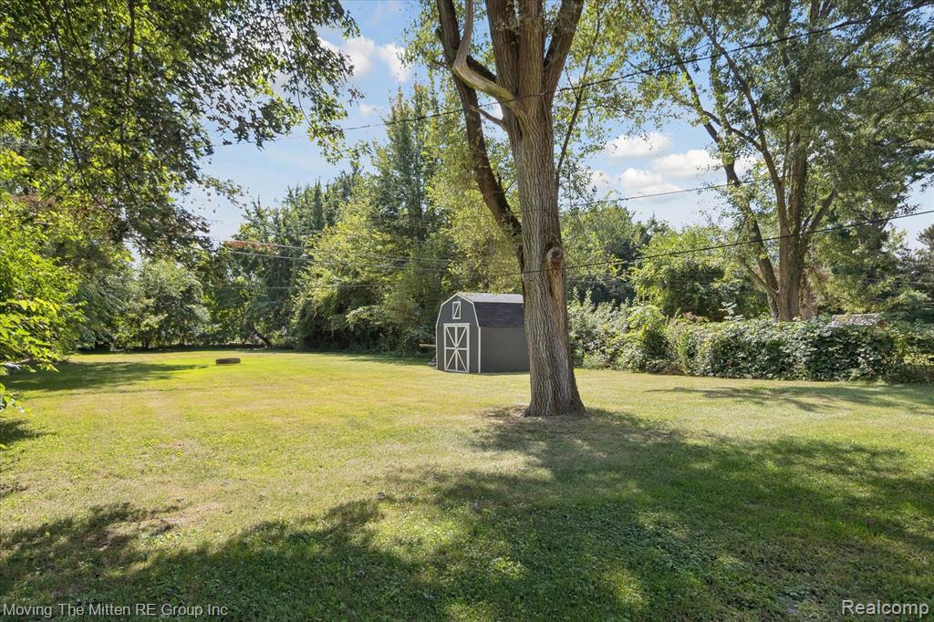 46695 Ayres Avenue, Belleville, MI 48111 — Photo 31