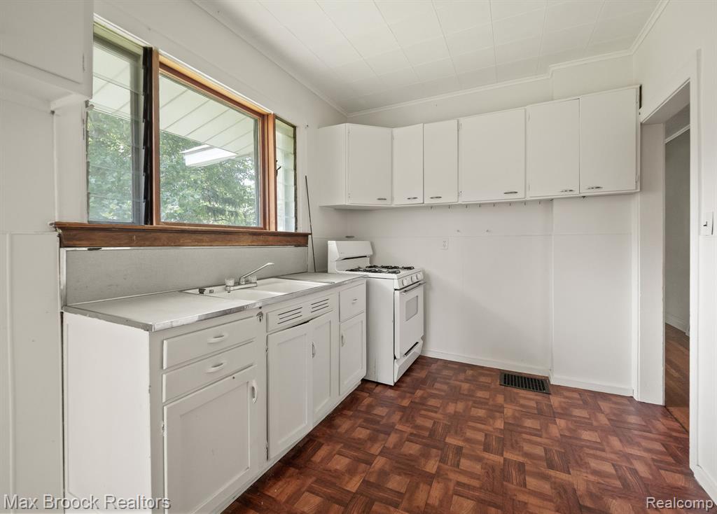 918 Saint Louis Street, Ferndale, MI 48220 — Photo 14